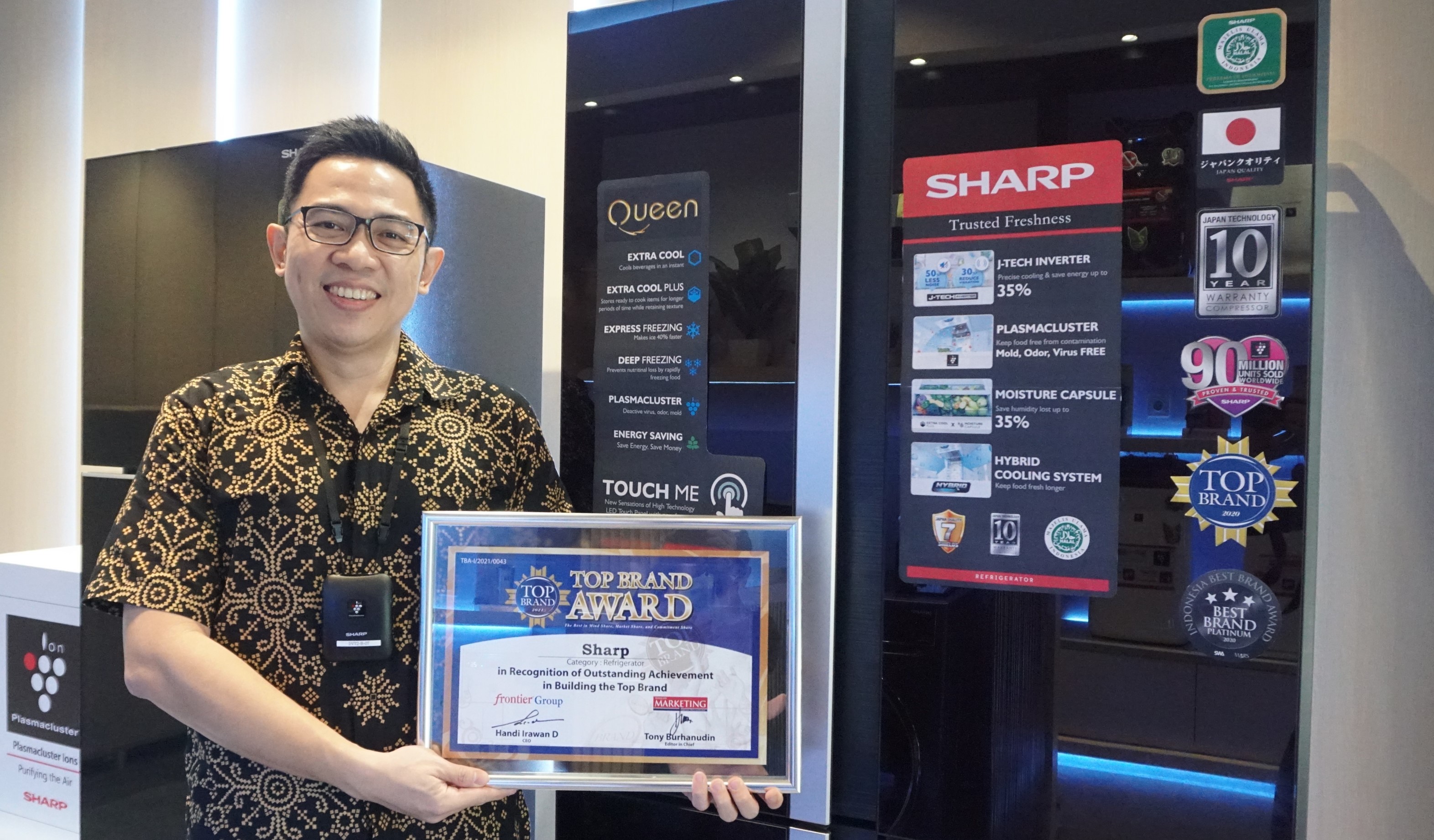 011%20-%20Darma%20Effendy%20Mendapatkan%20Penghargaan%20Top%20Brand%20Awards%202021%20Kategori%20Lemari%20Es.jpg