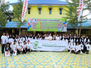 Sharp Ecobition Workshop di SMAN 4 Banjarmasin