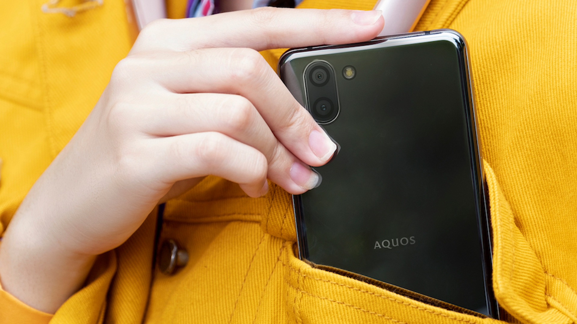 Sharp%20Aquos%20R3.jpg