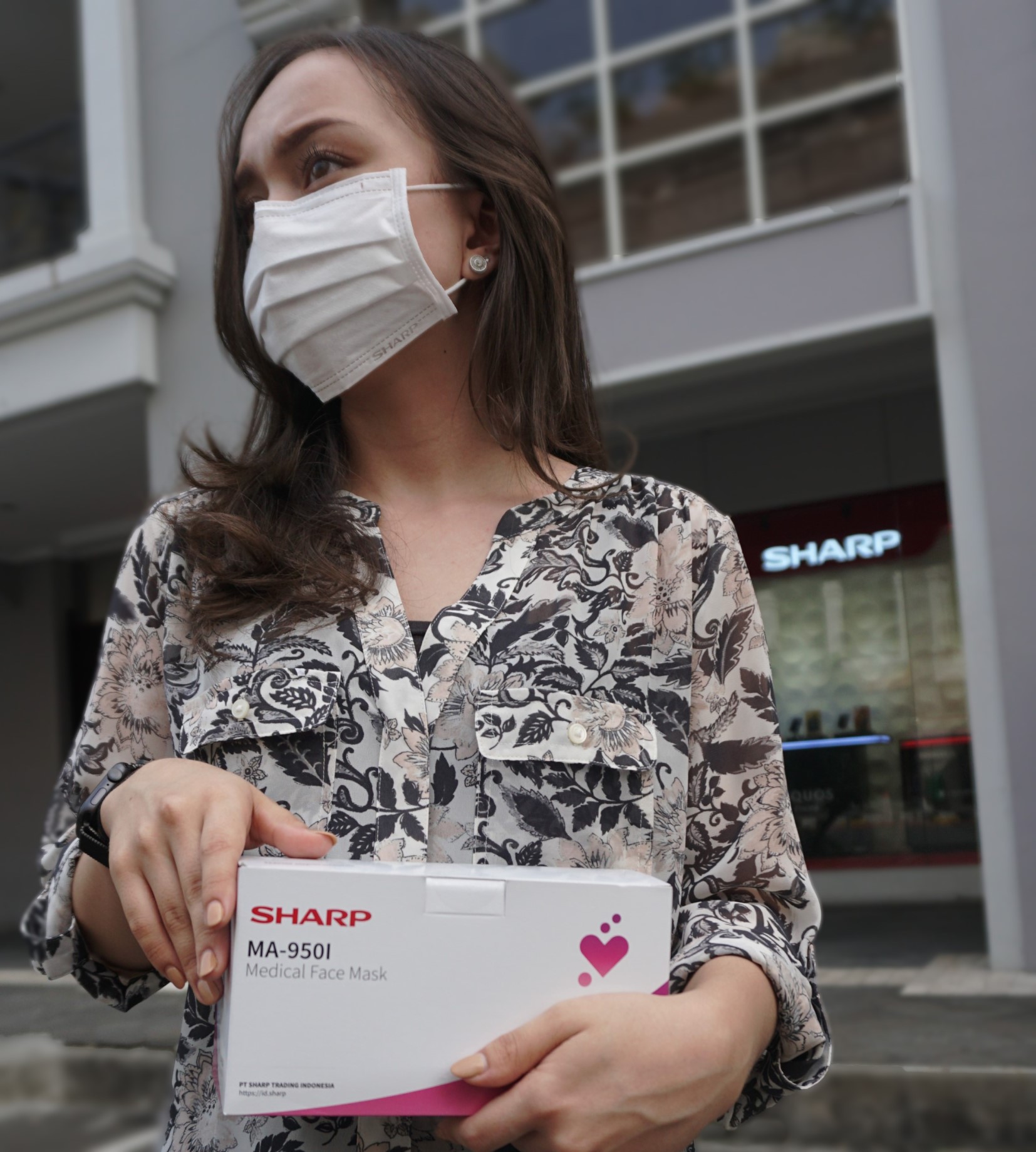 Masker%20Sharp%20Mendukung%20Aktivitas%20Para%20Pekerja.jpg