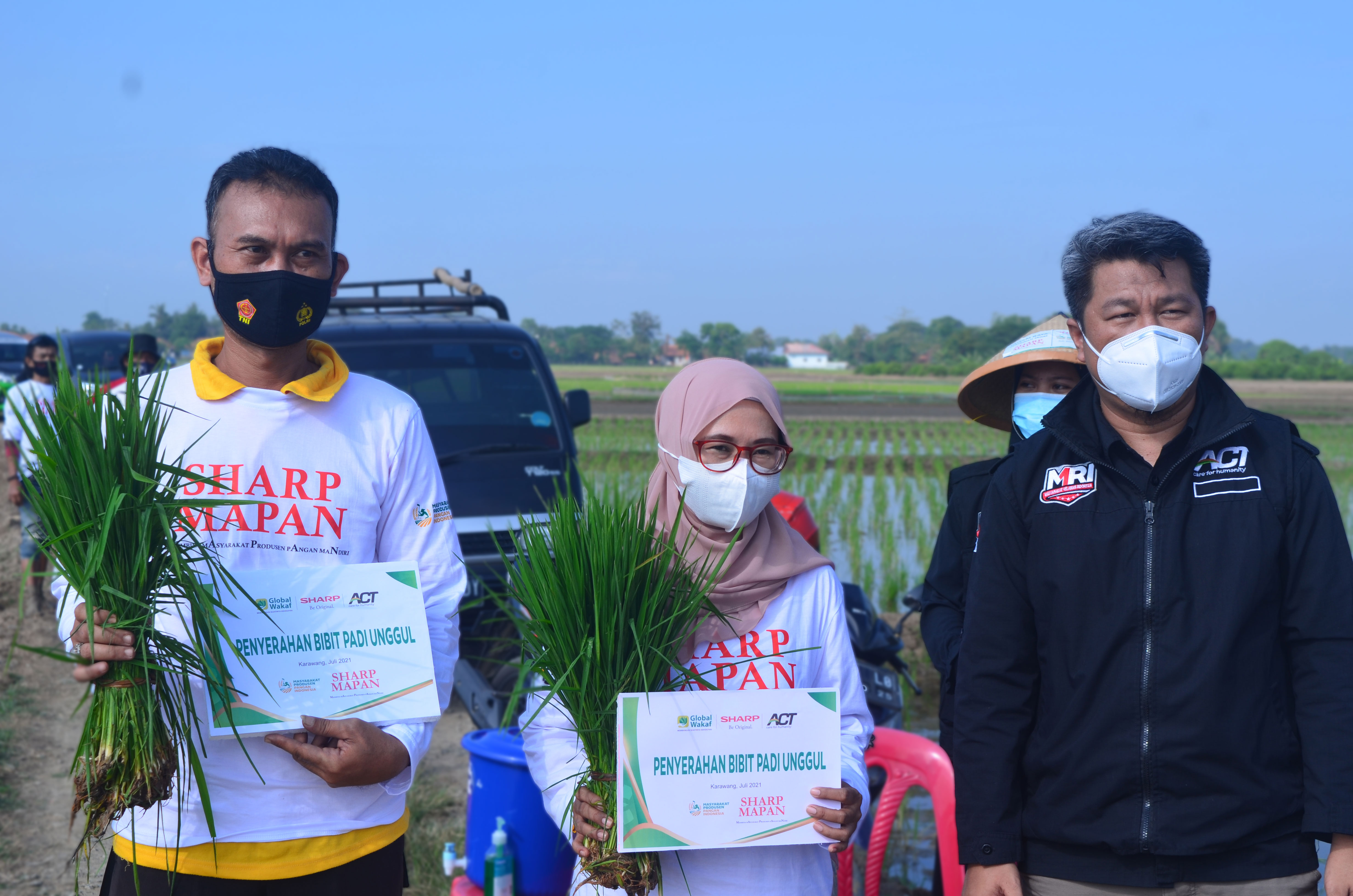 020%20-%20Prosesi%20Serah%20Terima%20Bibit%20Unggul%20dari%20Donatur%20Kepada%20Petani.jpg