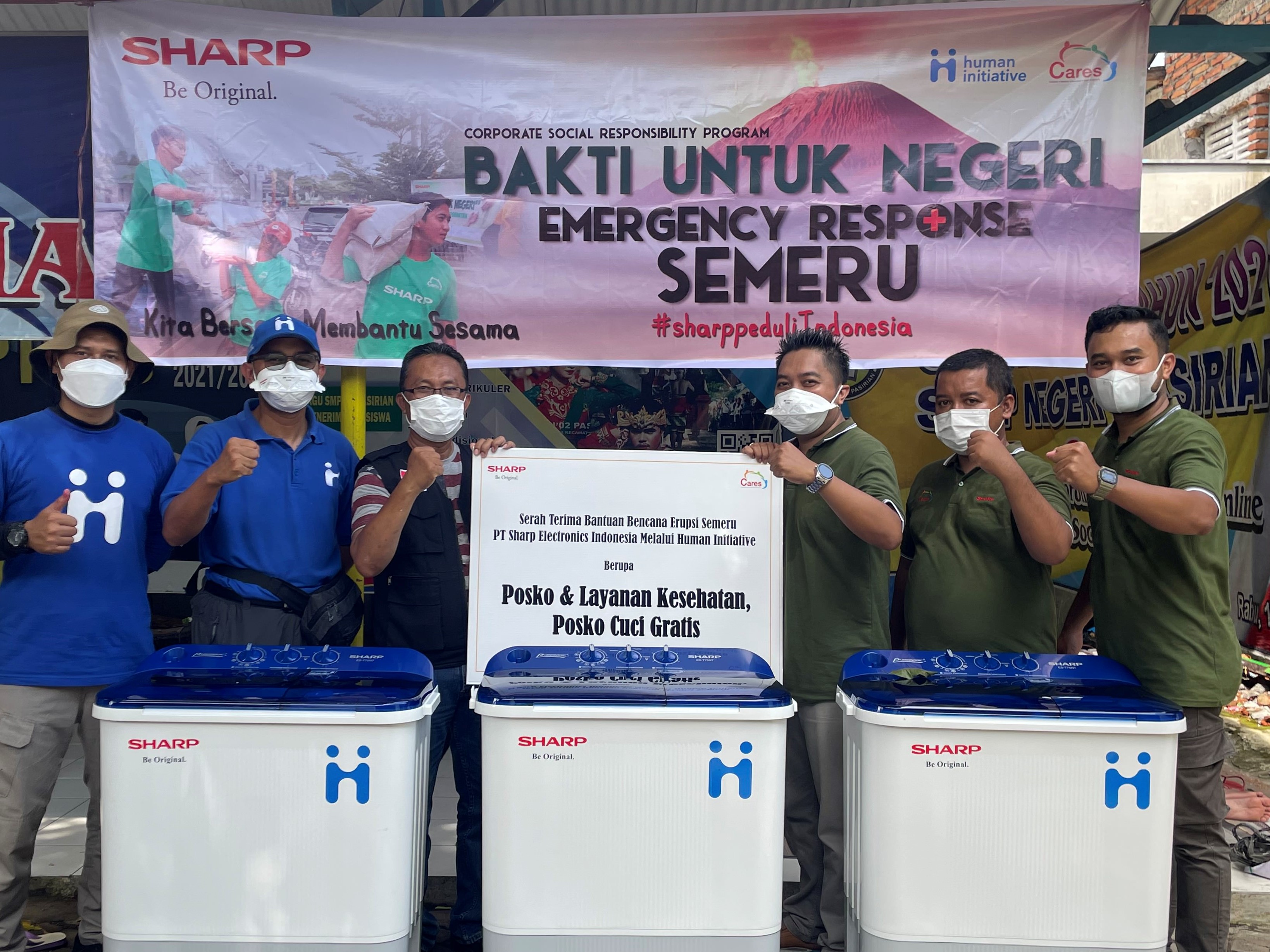 040%20-%202%20-%20Serah%20Terima%20Donasi%20Pengadaan%20Posko%20Cuci%20Gratis%20di%20SMP%202%20Pasirian.jpg
