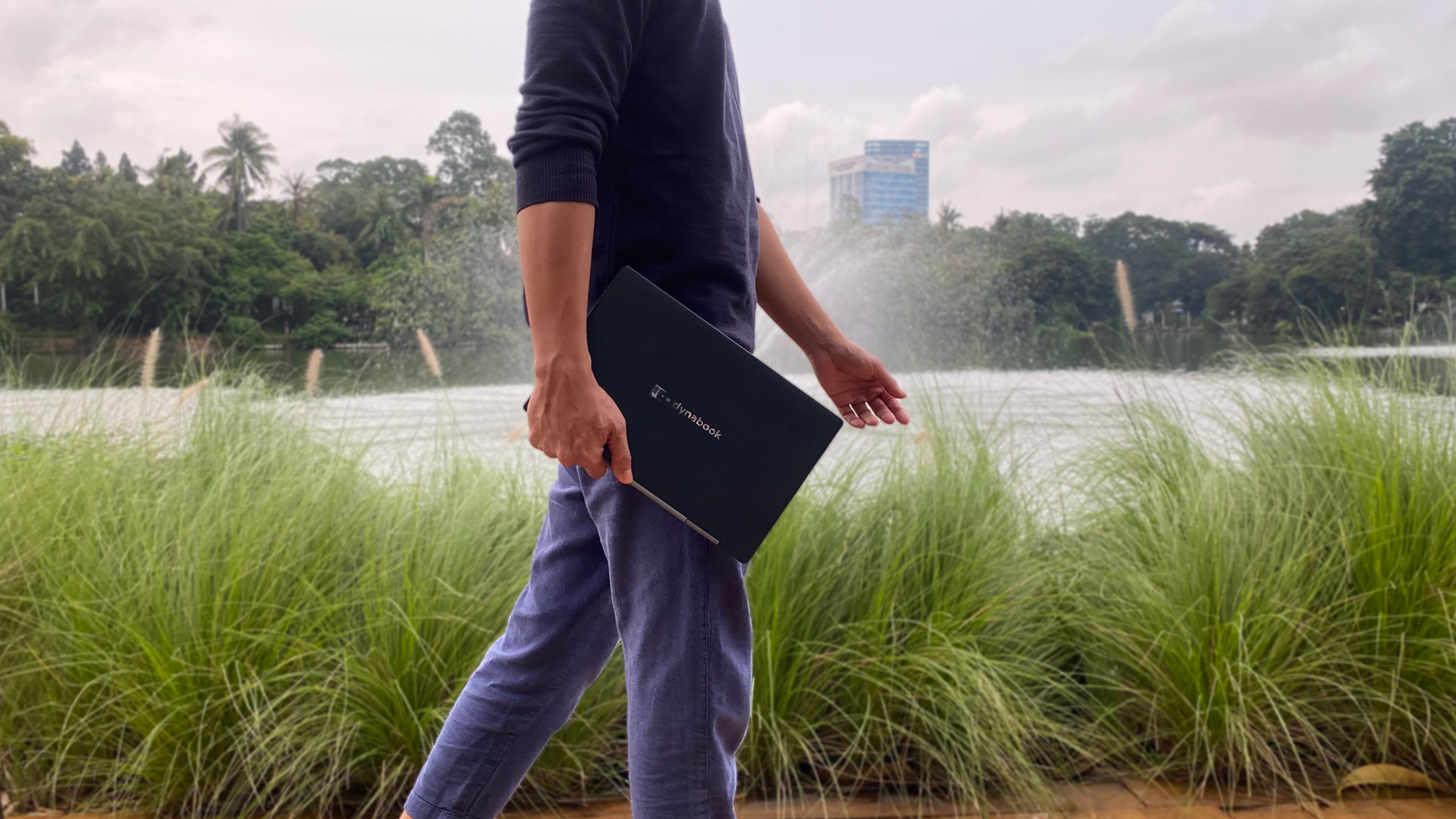 003%20-%203.%20Dynabook%20Portege%20X30W-J%20Tampil%20Minimalis%20dan%20Mudah%20Dibawa%20Kemana%20Saja.jpg