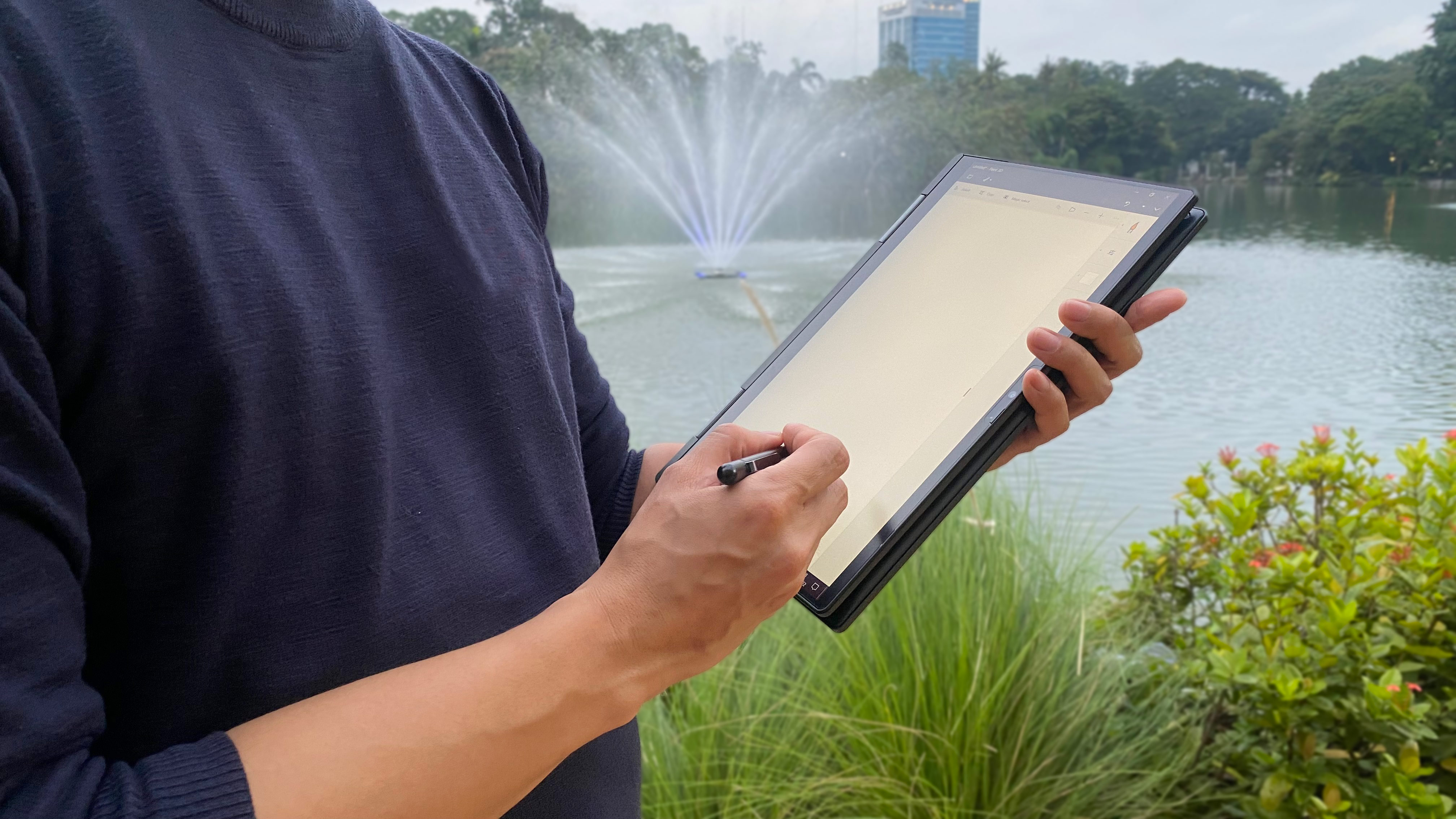 003%20-%204.%20Mode%20Tablet%20%20Mempermudah%20Pengguna%20Untuk%20Berkreasi%20Dimanapun.jpg