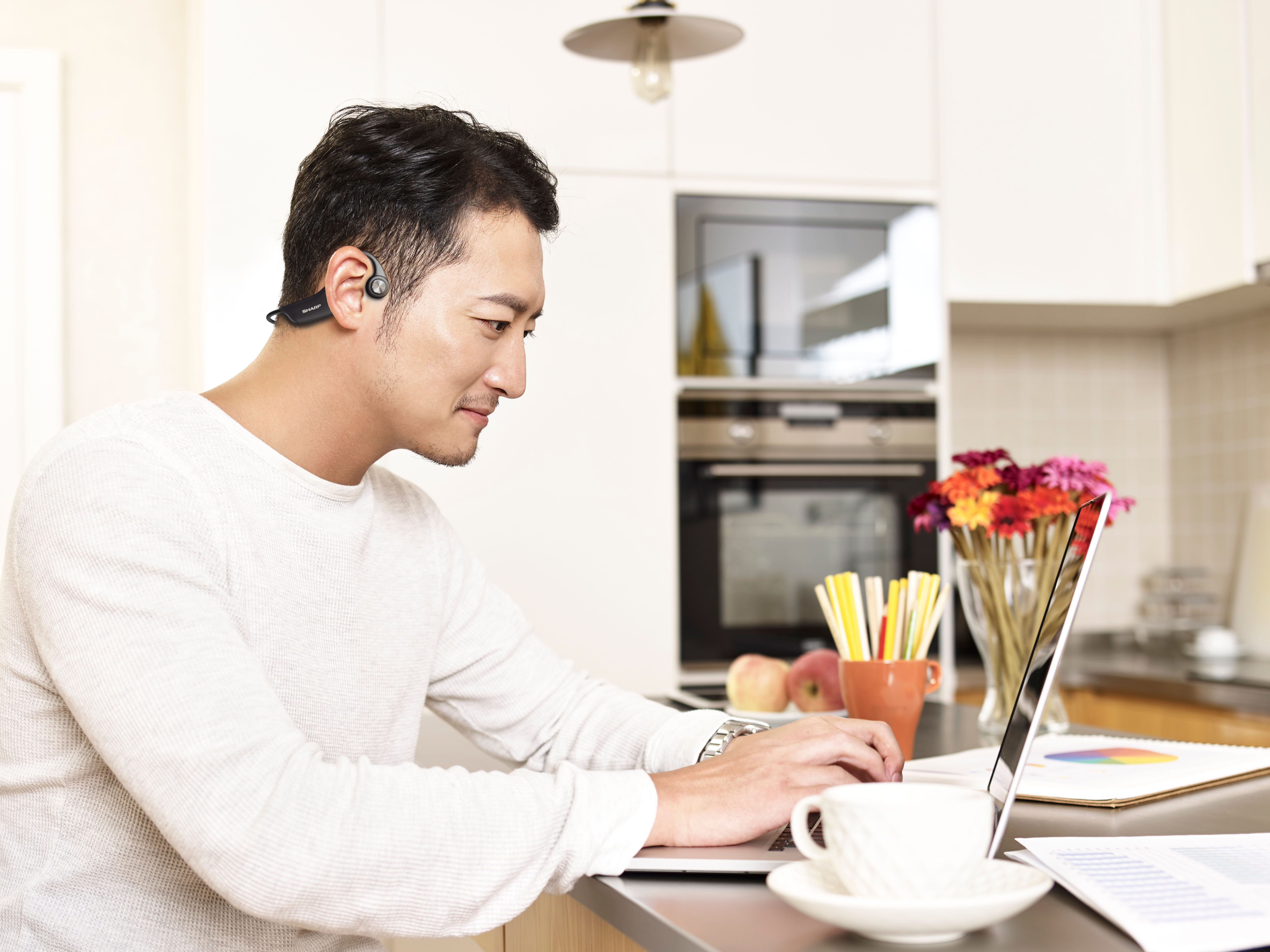 004%20-%2001.%20Headphone%20Sharp%20HP-BC50%20Dapat%20Menjadi%20Solusi%20Saat%20Bekerja%20Dari%20Rumah.jpg