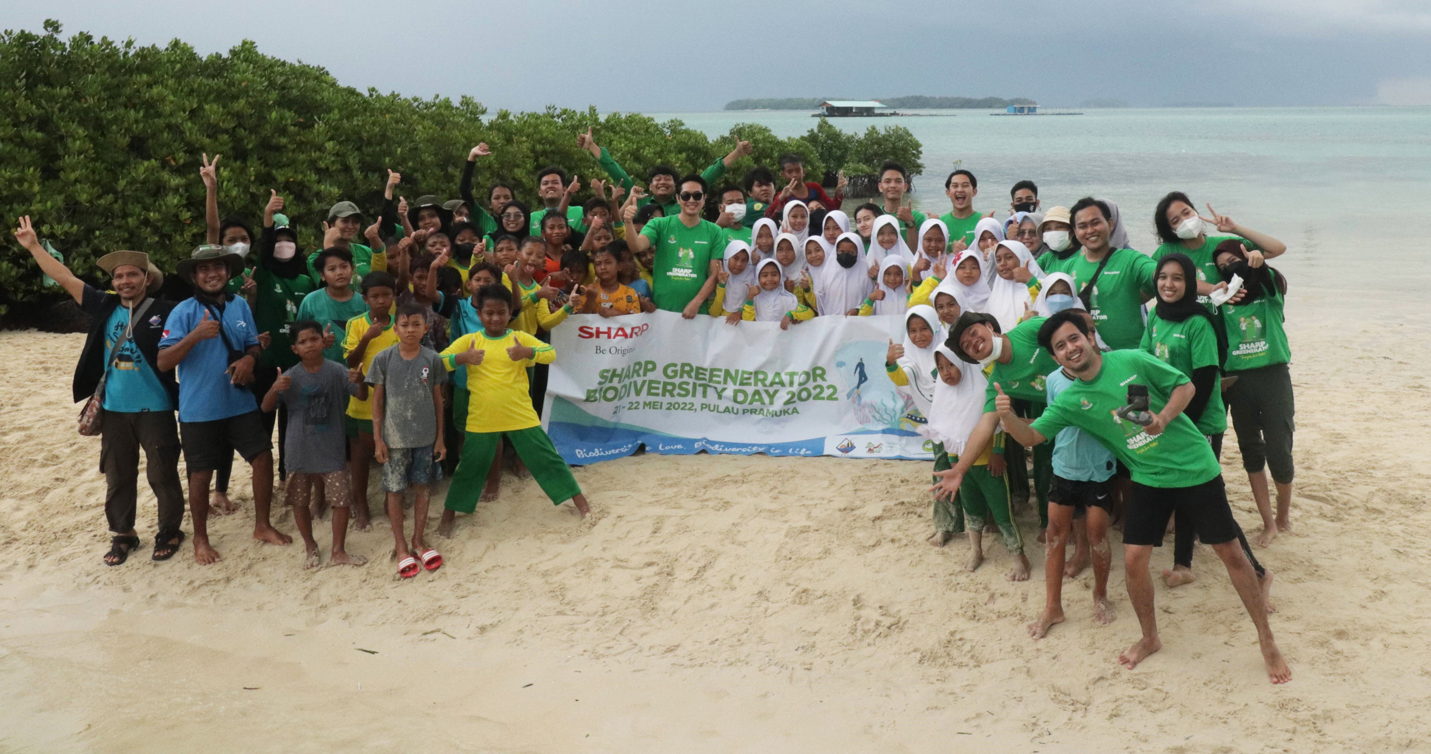 022%20-%207.%20Sesi%20Foto%20Sharp%20Greenerator%20Bersama%20Siswa%20Siswi%20MIN%2017%20Pulau%20Panggang.jpg